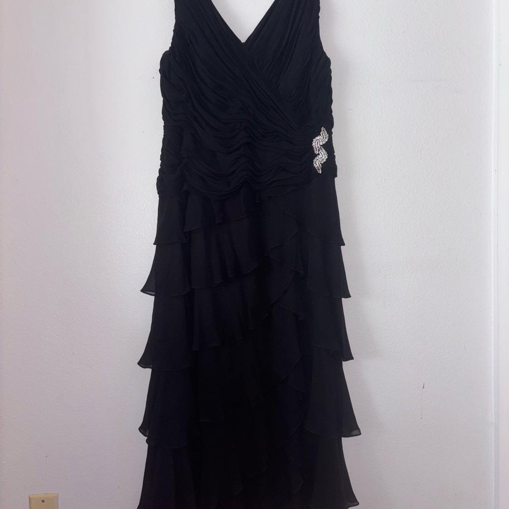 Tadashi Elegant Black Sleeveless Dress